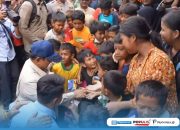Presiden Prabowo Bersimpuh dan Peluk Anak-anak Pengungsi di Aceh Tamiang