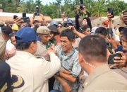 Tangis Warga Agam yang Pecah di Hadapan Presiden Prabowo