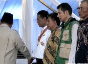 Prabowo Anugerahkan Bintang Jasa dan Satya Lancana Wirakarya Untuk Mentan Amran Hingga Bupati